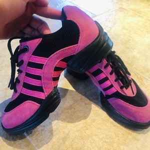 So Danca split sole dance sneaker